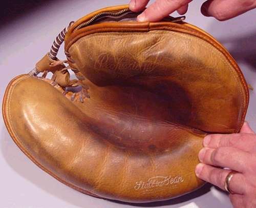 Stall & Dean Zipper Mitt Front